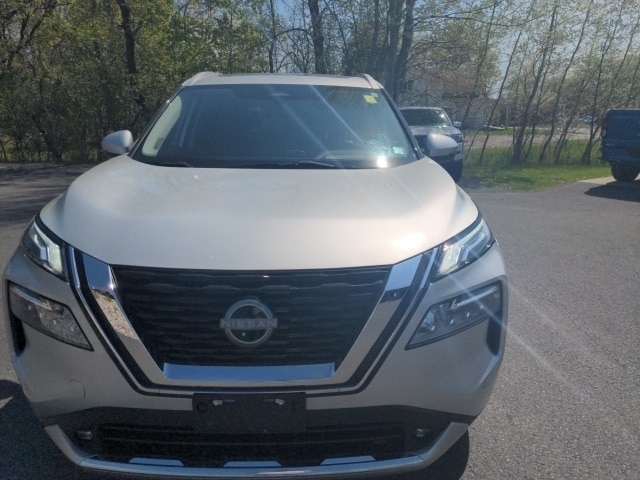 Used 2022 Nissan Rogue Platinum with VIN JN8BT3DD1NW272290 for sale in Plattsburgh, NY