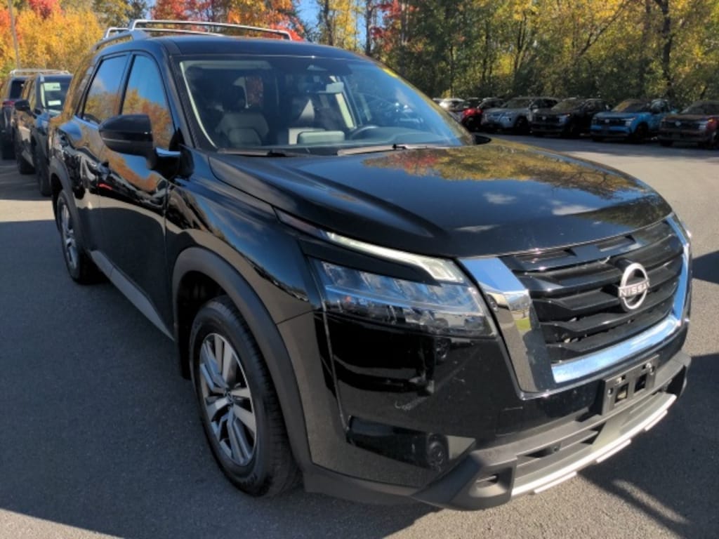Used 2023 Nissan Pathfinder SL SUV