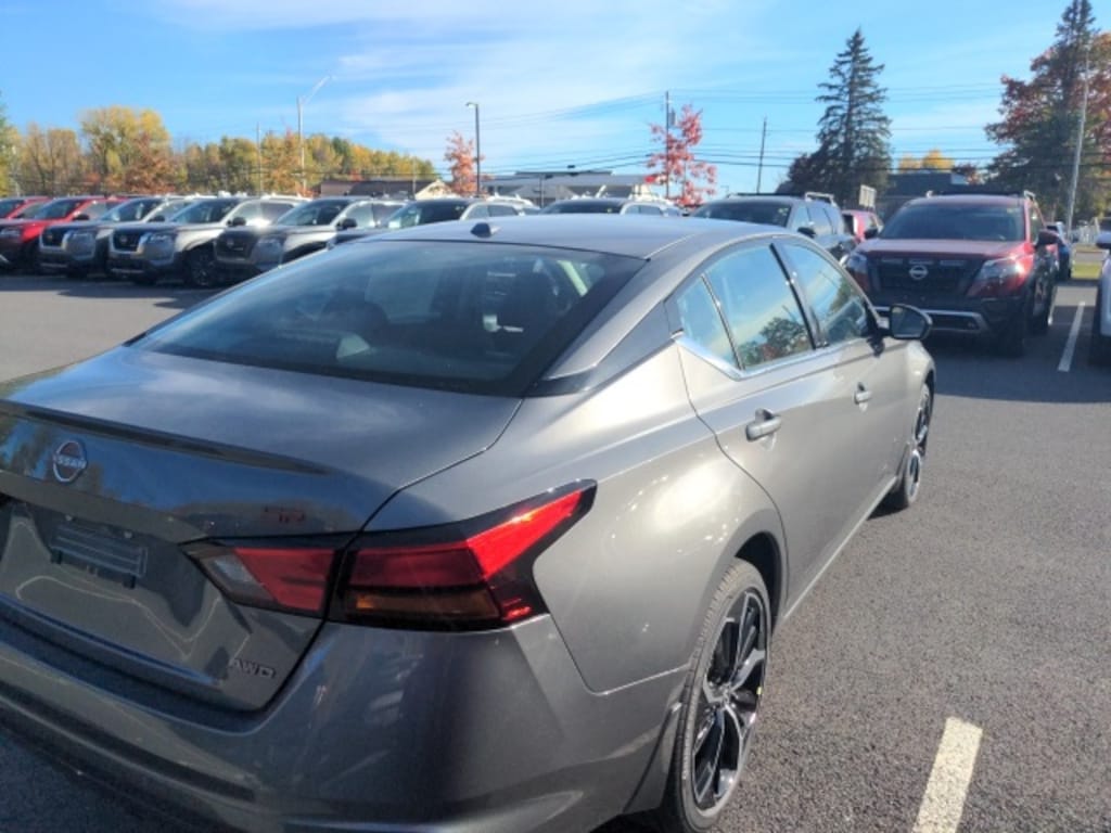 New 2025 Nissan Altima SR Sedan