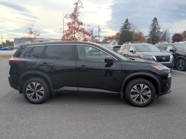 2023 Nissan Rogue SV photo 4