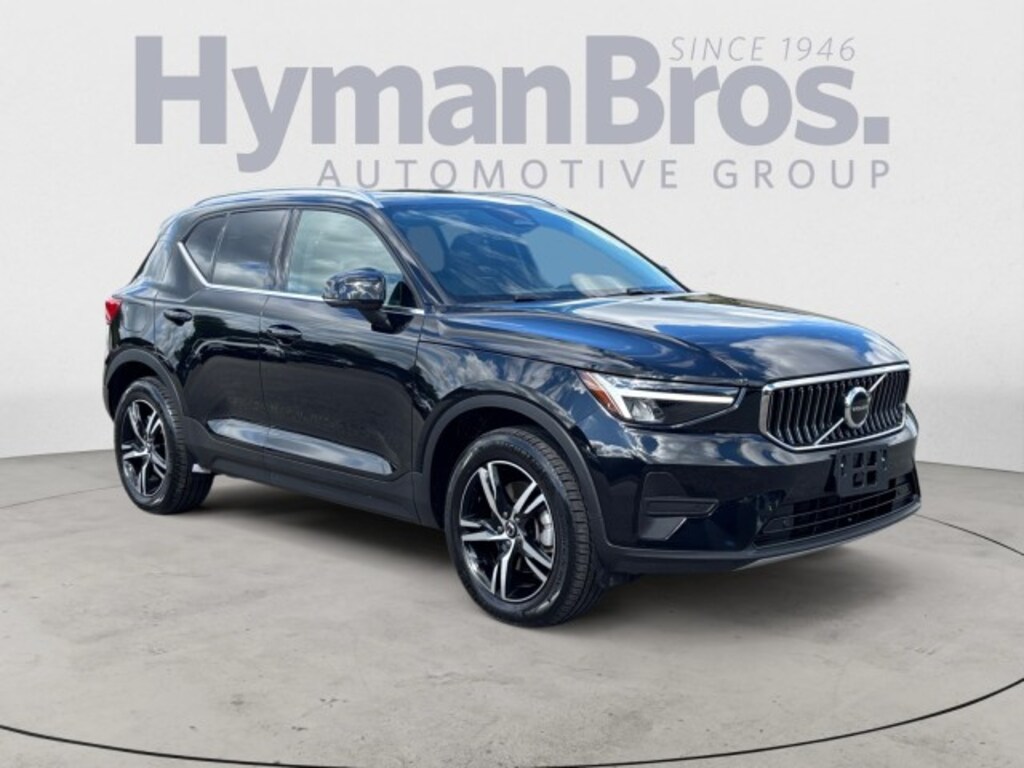 Used 2025 Volvo XC40 Core Bright Theme AWD Pano, Leather, Climate SUV