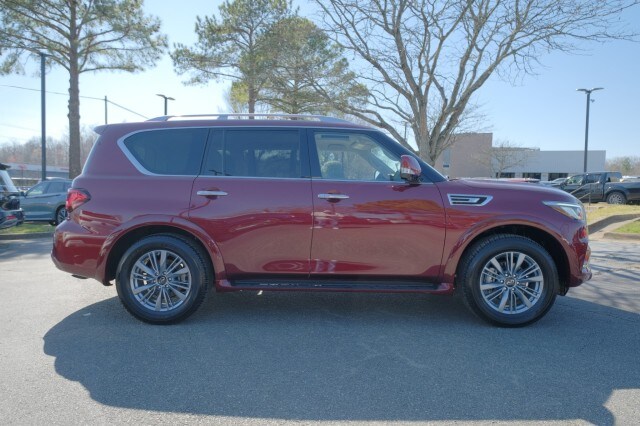 2022 Infiniti QX80 Luxe photo 2