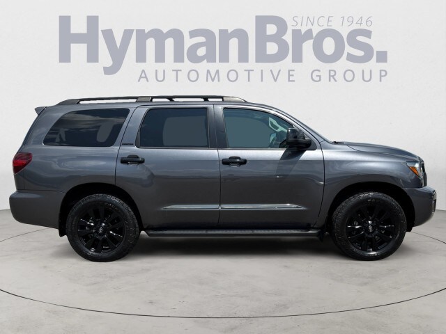 2021 Toyota Sequoia photo 2
