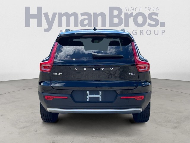 2019 Volvo XC40 T5 AWD Momentum photo 3