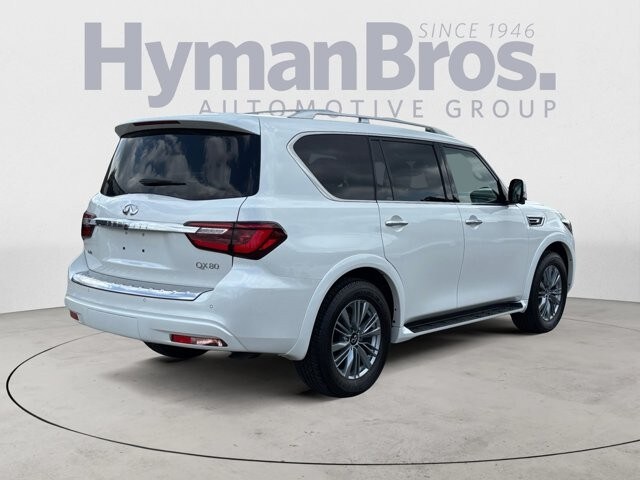 2023 Infiniti QX80 Luxe photo 3