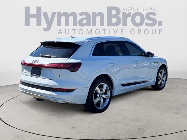 2019 Audi e-tron Premium Plus photo 3
