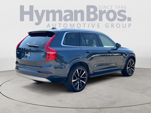 2022 Volvo XC90 T6 AWD Momentum photo 2