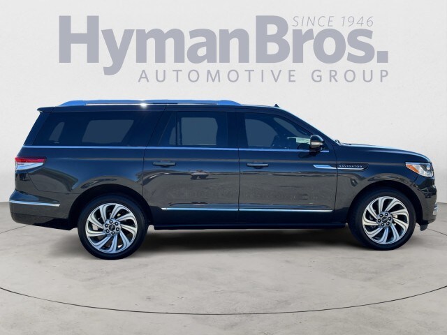 2023 Lincoln Navigator L Reserve photo 2