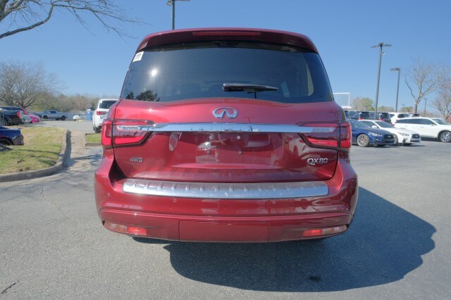 2022 Infiniti QX80 Luxe photo 4