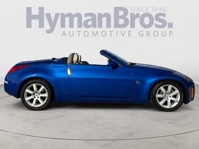 2005 Nissan 350Z Touring photo 2