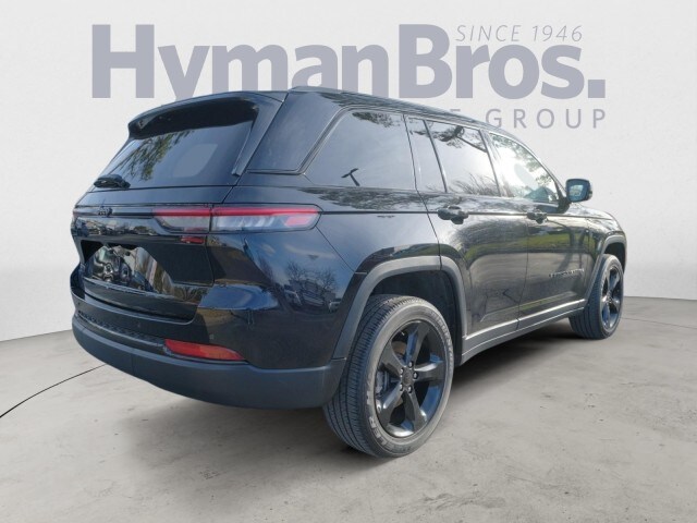 2023 Jeep Grand Cherokee Altitude photo 3