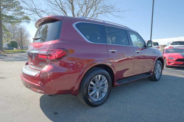 2022 Infiniti QX80 Luxe photo 3