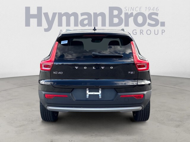 2021 Volvo XC40 T5 AWD Momentum photo 3