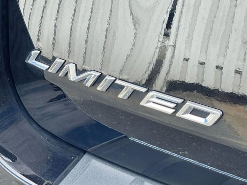 Used 2021 Ford Explorer Limited 4WD Pano, 20 Inch Wheels, nav, Bucket Seat SUV