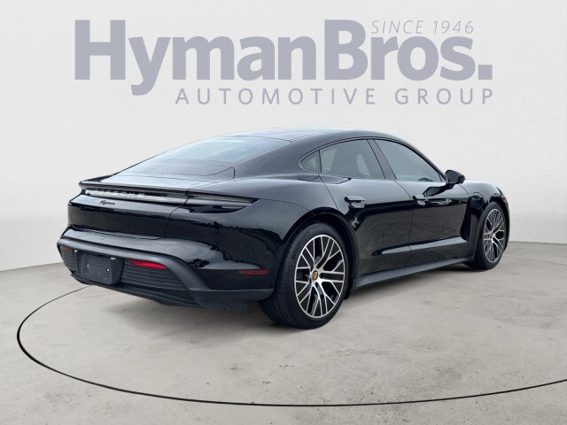 2022 Porsche Taycan photo 3