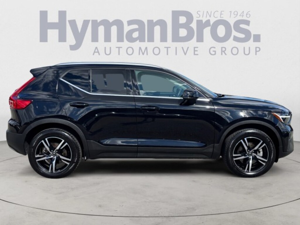 Used 2025 Volvo XC40 Core Bright Theme AWD Pano, Leather, Climate SUV