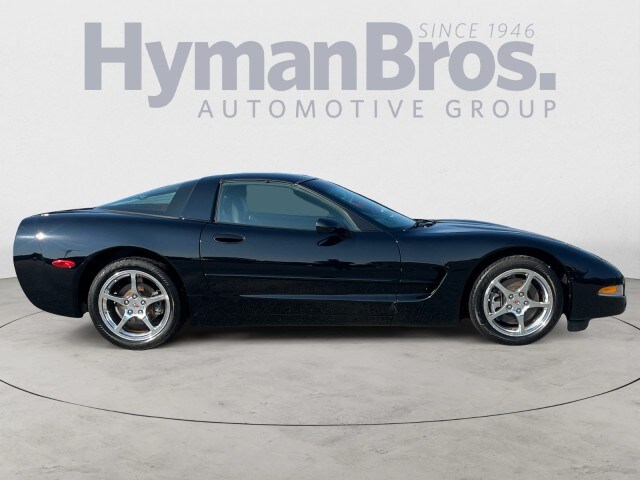 2004 Chevrolet Corvette photo 2