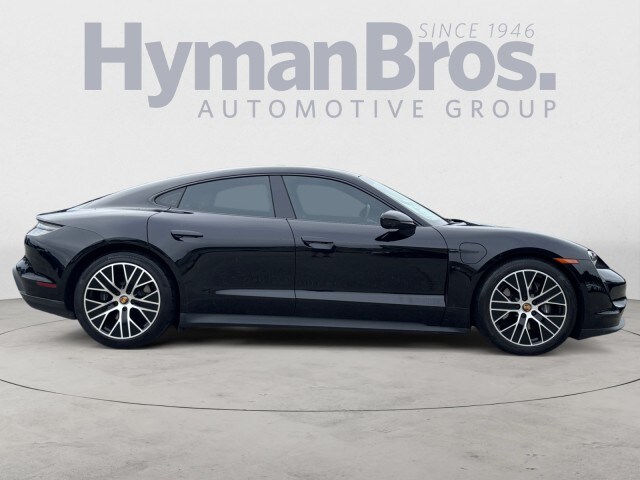 2022 Porsche Taycan photo 2