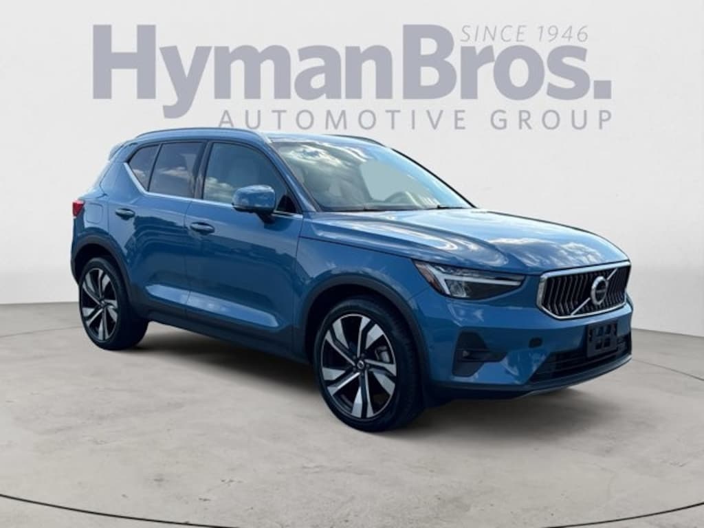 Used 2023 Volvo XC40 AWD Plus Bright Theme Driver Assist, 20 Wheels SUV