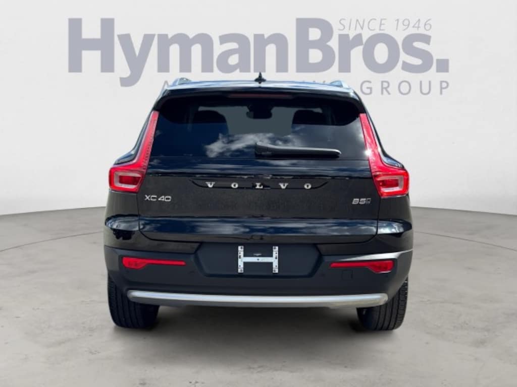 Used 2025 Volvo XC40 Core Bright Theme AWD Pano, Leather, Climate SUV