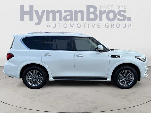 2023 Infiniti QX80 Luxe photo 2