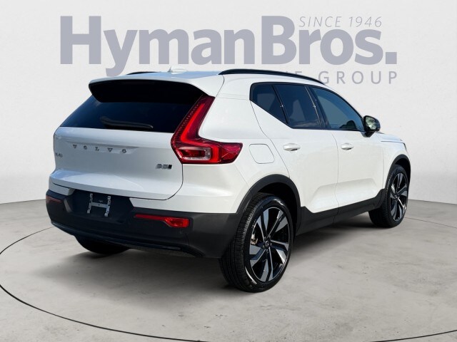 2025 Volvo XC40 AWD Plus photo 2