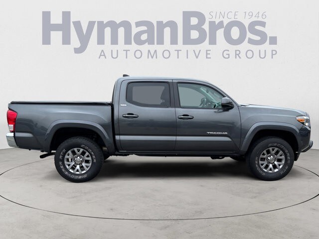 2016 Toyota Tacoma SR5 photo 2