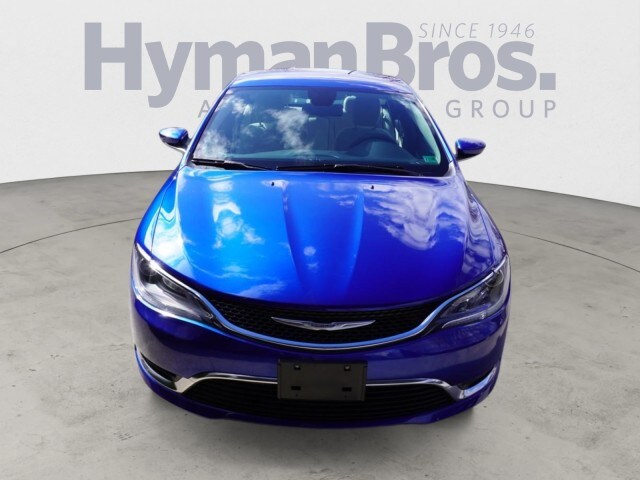 2016 Chrysler 200 Limited photo 3
