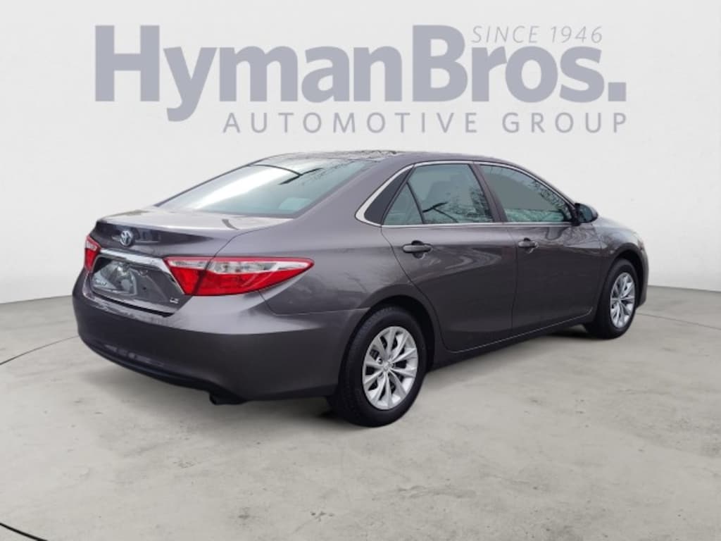 Used 2015 Toyota Camry SE Sedan