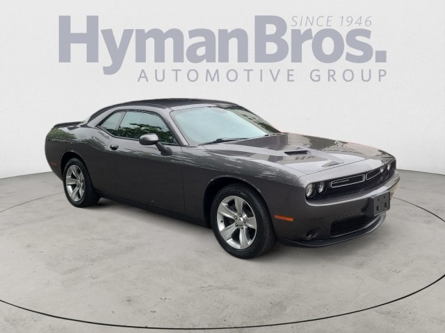 2019 Dodge Challenger SXT Auto's photo