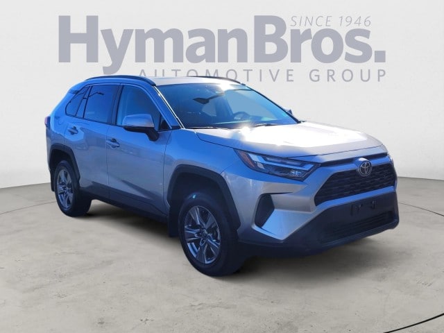 2024 Toyota RAV4 XLE's photo