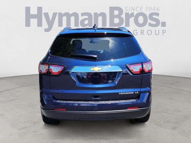 2016 Chevrolet Traverse LS photo 4