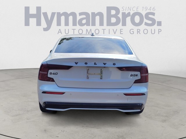 2024 Volvo S60 B5 AWD Plus Black Edition photo 4