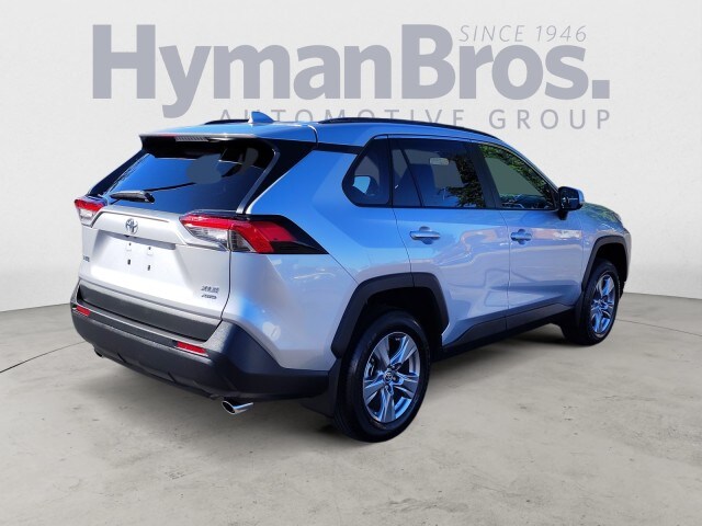 2024 Toyota RAV4 XLE photo 2