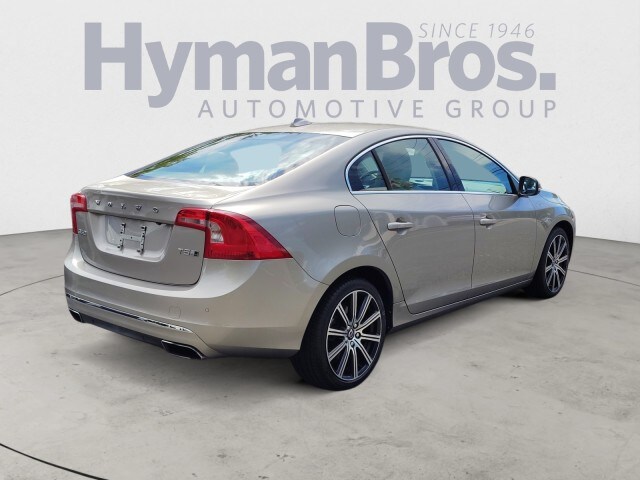 2016 Volvo S60 Inscription T5 Premier photo 2