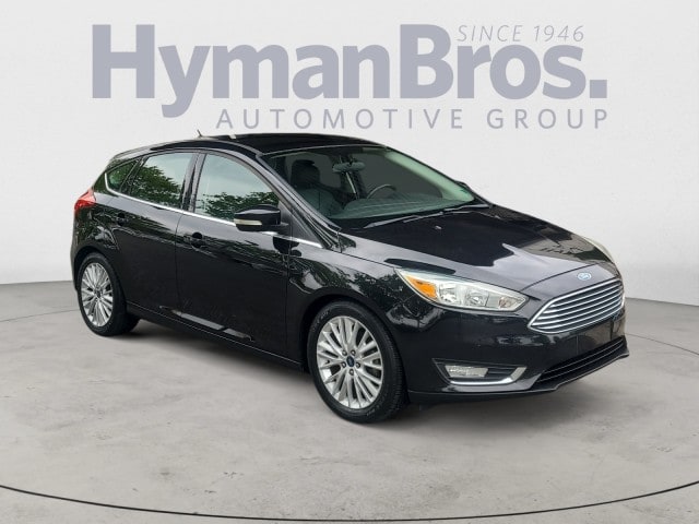 2015 Ford Focus 5 Door Hatch Titanium's photo