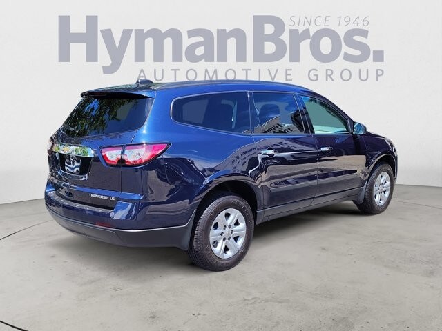2016 Chevrolet Traverse LS photo 3