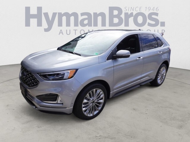 2022 Ford Edge Titanium photo 2