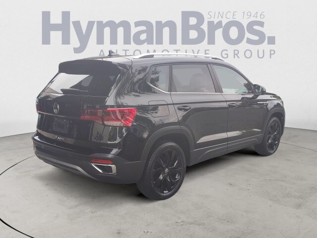 2023 Volkswagen Taos SE photo 2