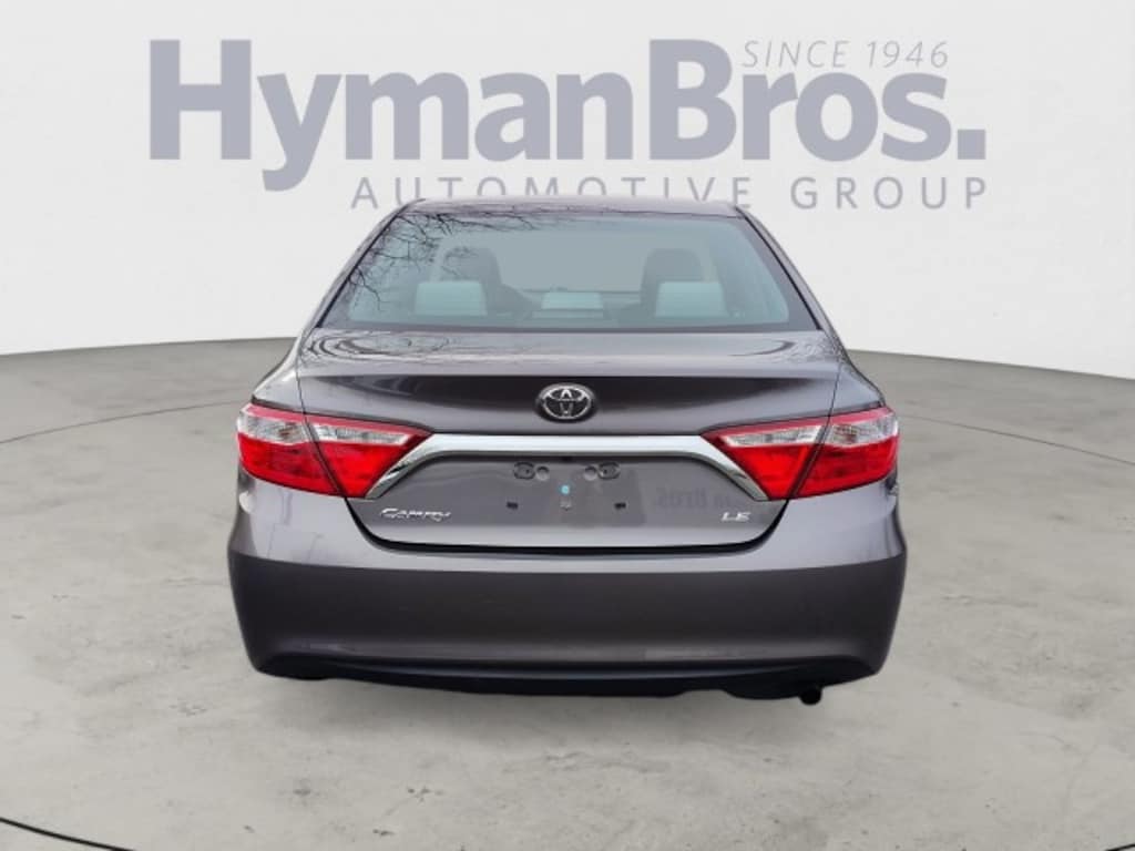 Used 2015 Toyota Camry SE Sedan