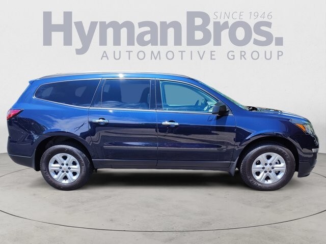 2016 Chevrolet Traverse LS photo 2