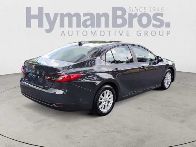 2025 Toyota Camry LE photo 3