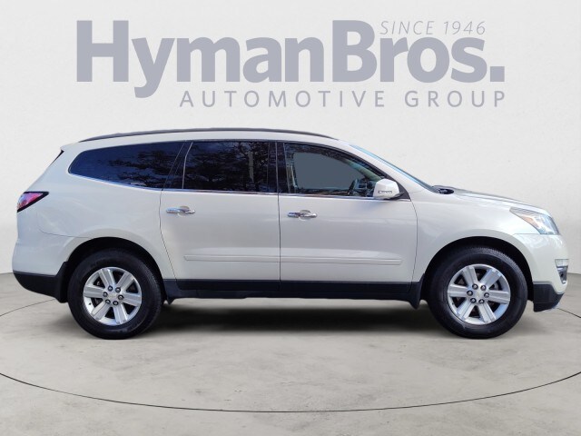 2013 Chevrolet Traverse 2LT photo 2