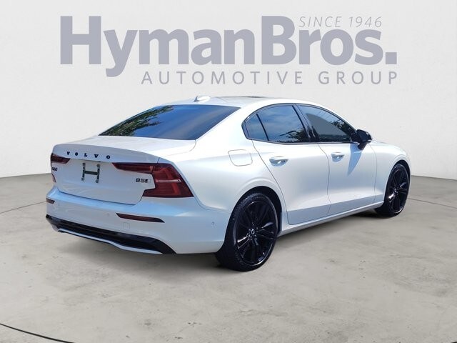 2024 Volvo S60 B5 AWD Plus Black Edition photo 3