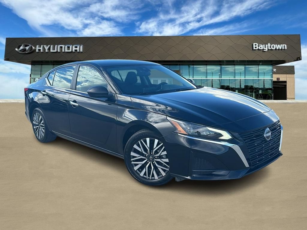 Used 2025 Nissan Altima SV SV FWD