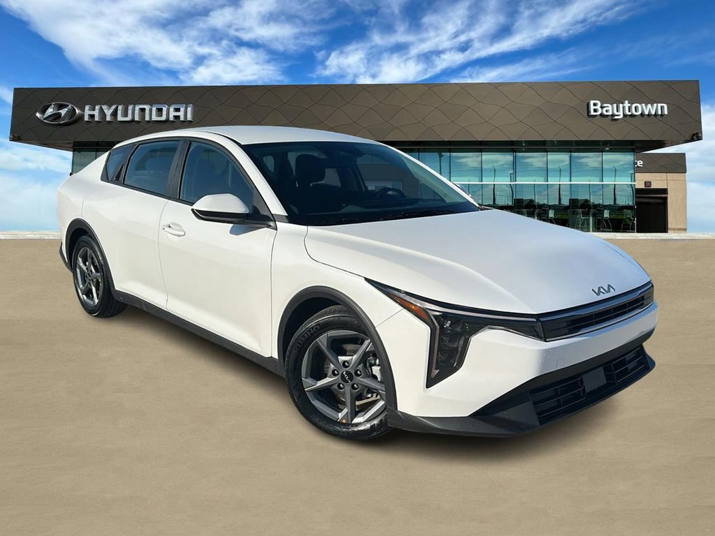 2025 Kia K4 LXS AT's photo