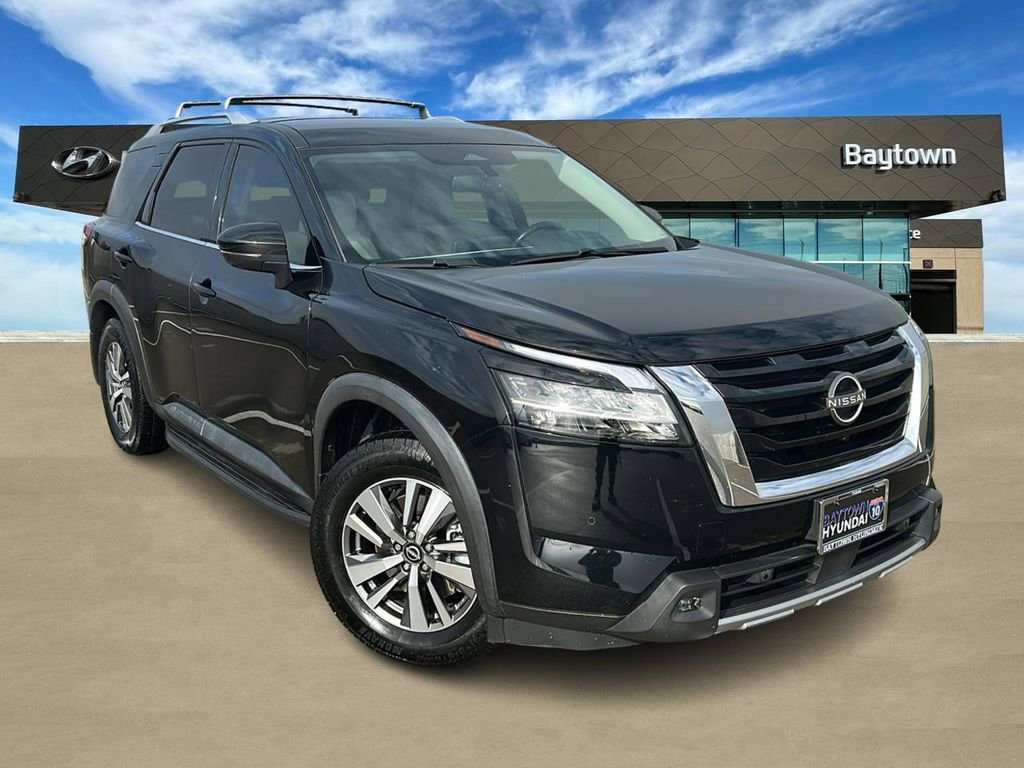 2022 Nissan Pathfinder SL's photo