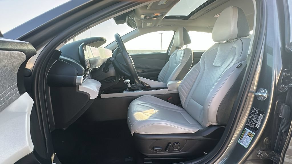 Certified 2025 Hyundai Elantra Limited Limited IVT
