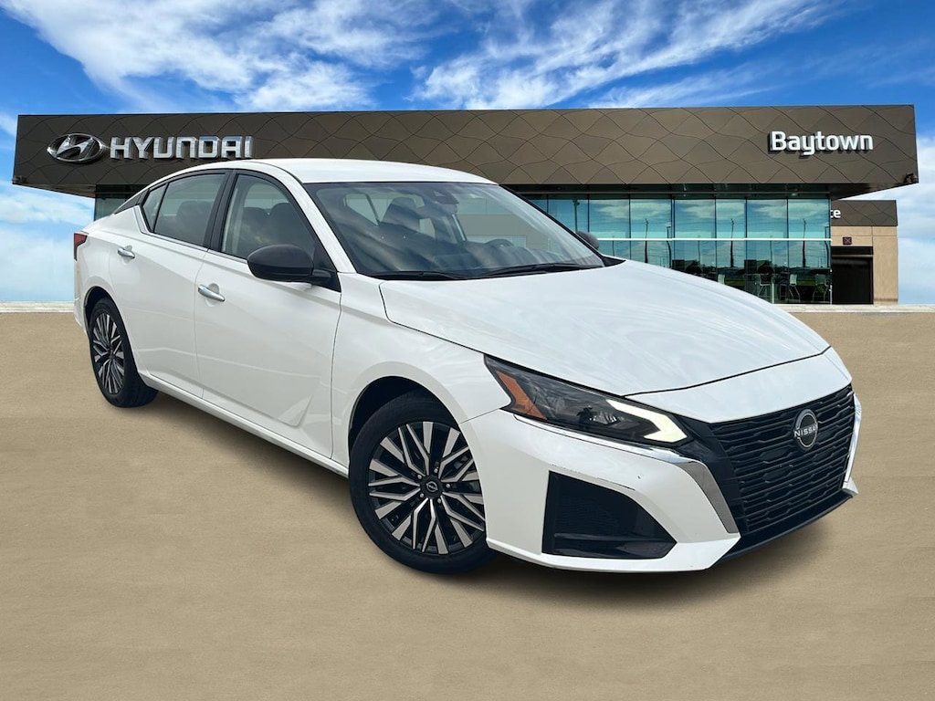 Used 2024 Nissan Altima 2.5 SV Sedan