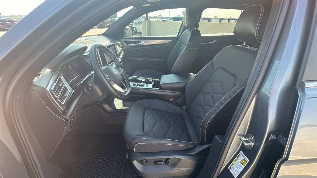 Used 2024 Volkswagen Atlas Cross Sport 2.0T SE with Technology 2.0T SE w/Technology FWD